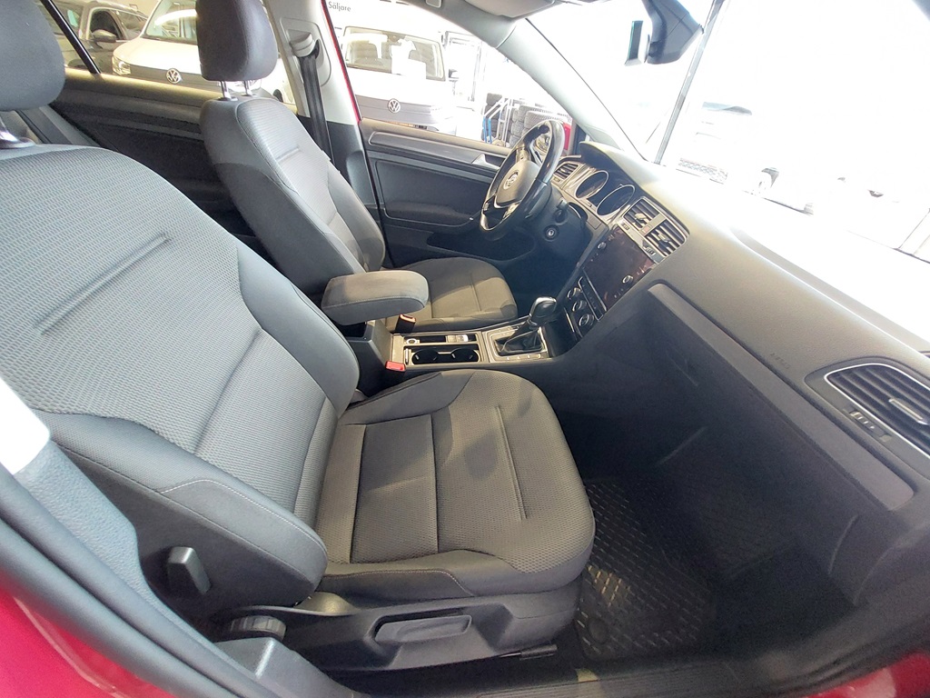 Volkswagen Golf Sportscombi PHU174