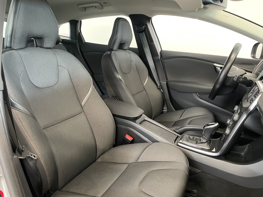 Volvo V40 PKF976