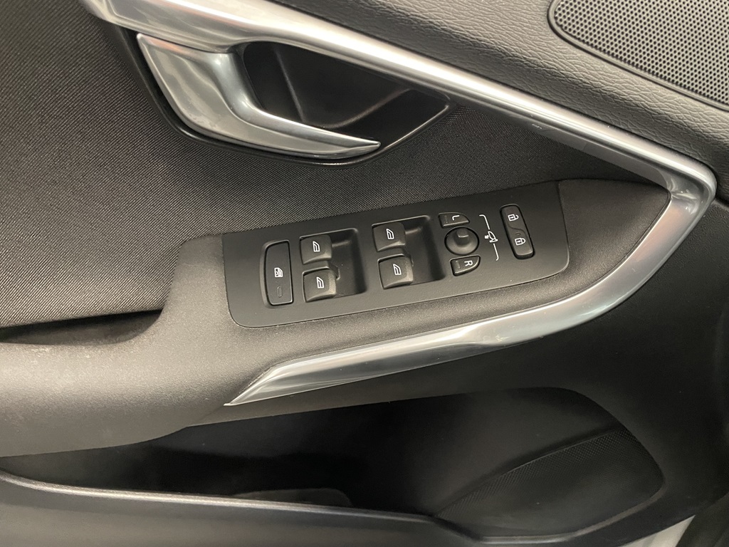 Volvo V40 PKF976