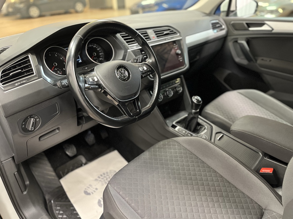 Volkswagen Tiguan PLZ895