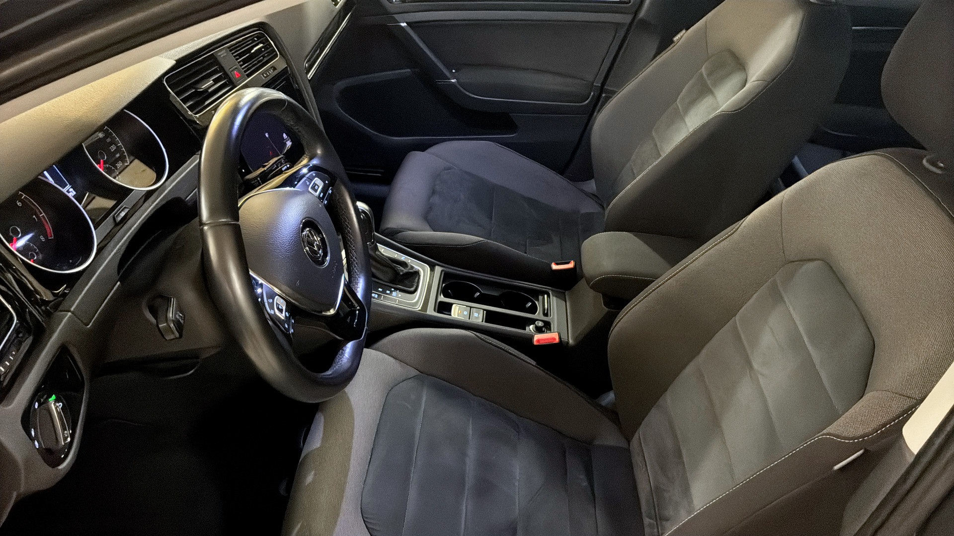 Volkswagen Golf PNK35Z