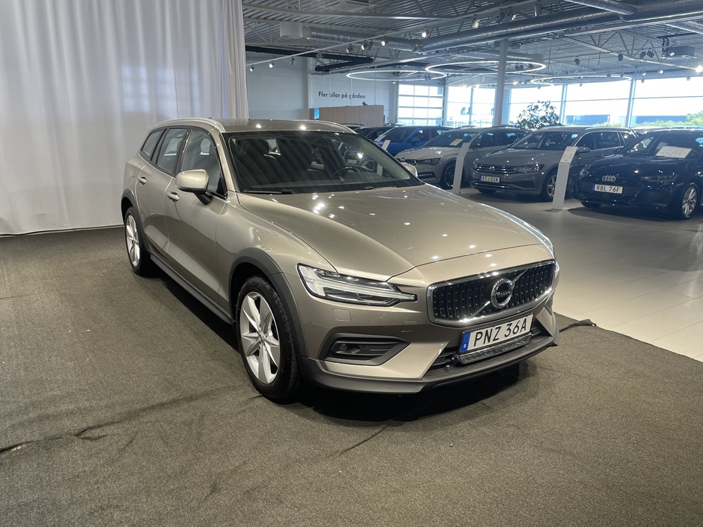 Volvo V60 Cross Country PNZ36A