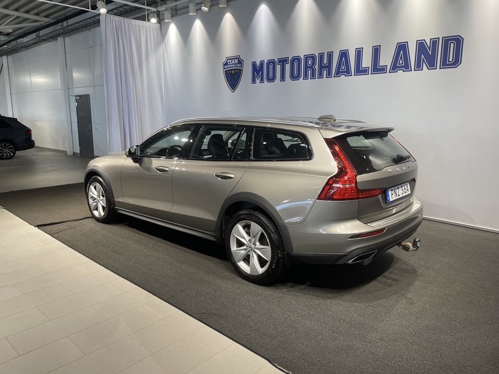 Volvo V60 Cross Country PNZ36A