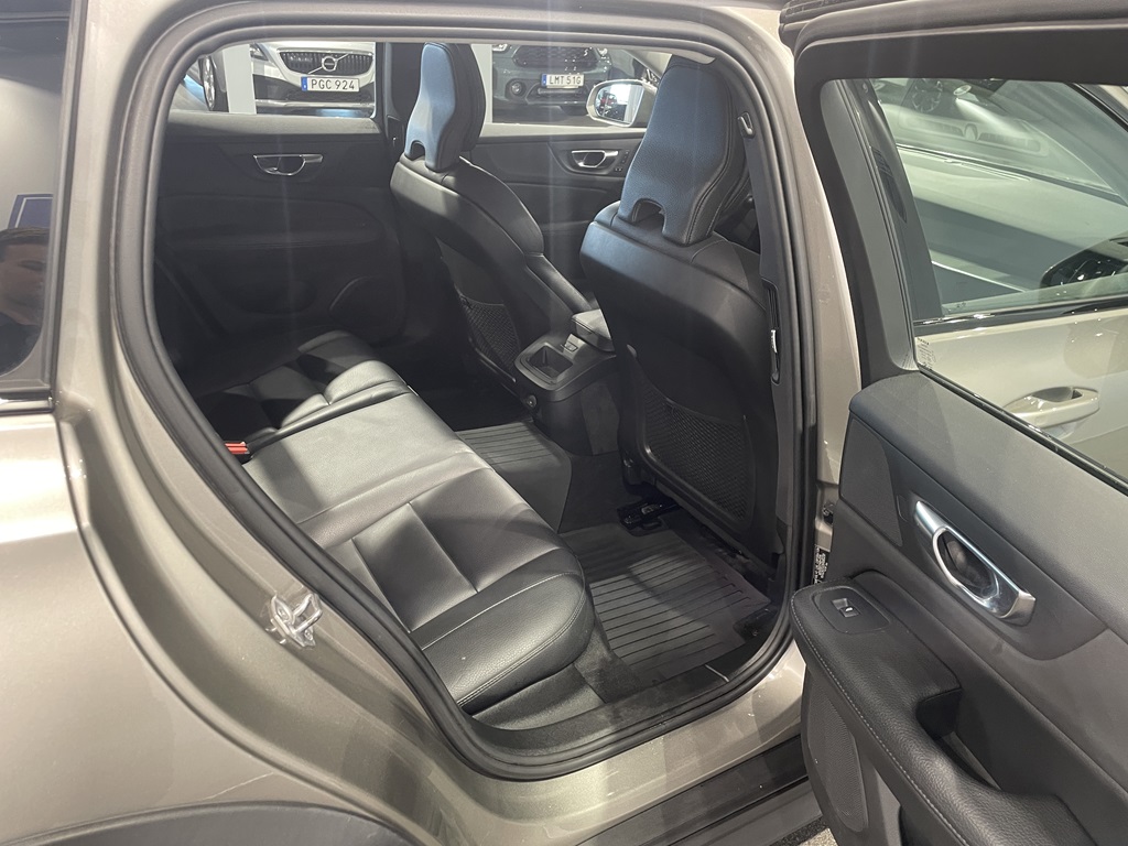 Volvo V60 Cross Country PNZ36A