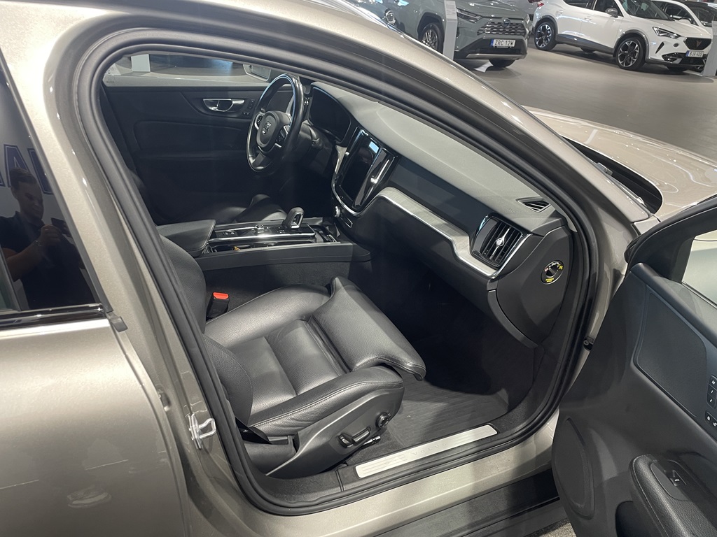Volvo V60 Cross Country PNZ36A
