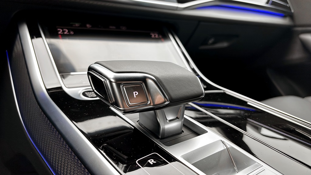 Audi Q8 TFSI e PPH18N