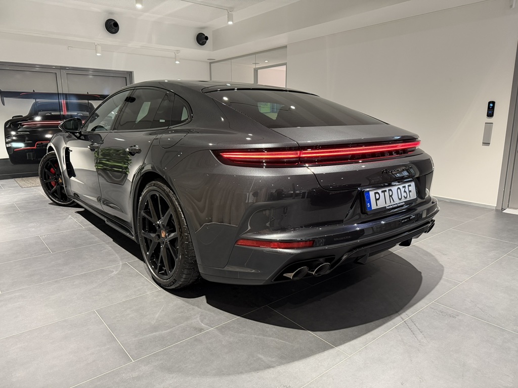 Porsche Panamera PTR03F