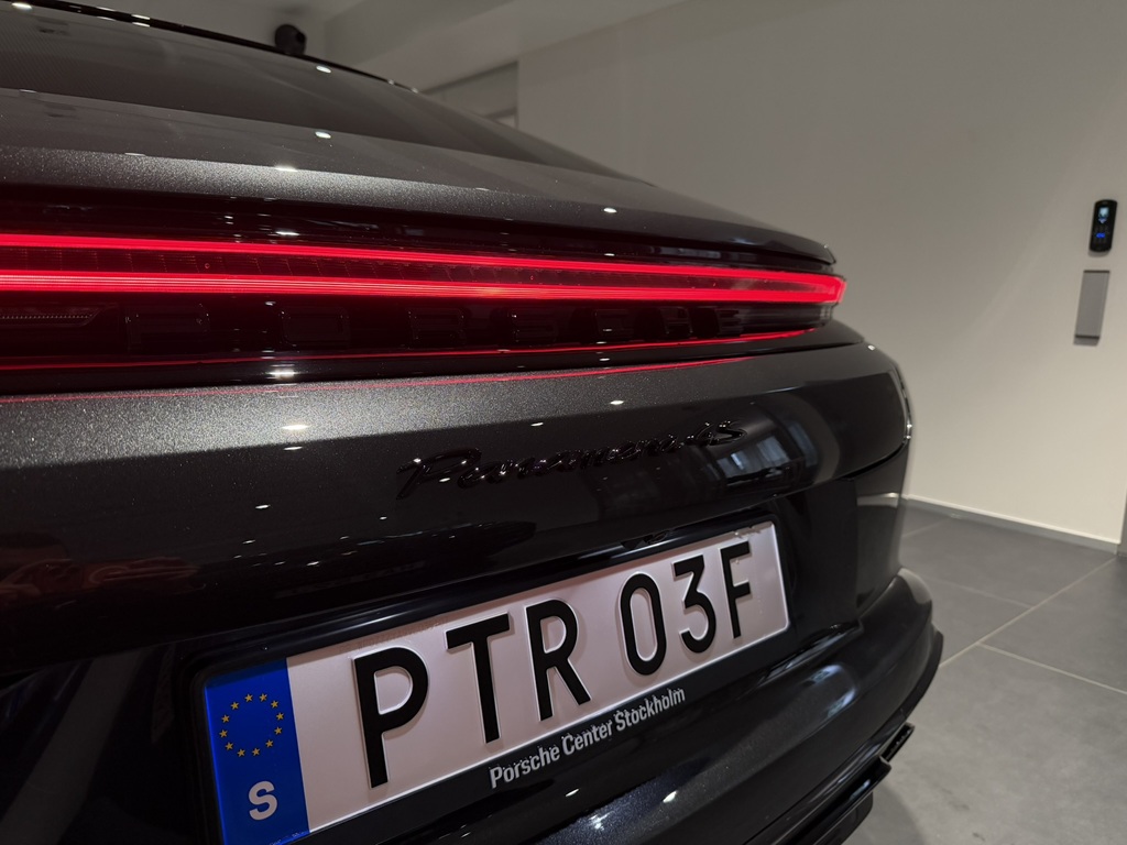 Porsche Panamera PTR03F