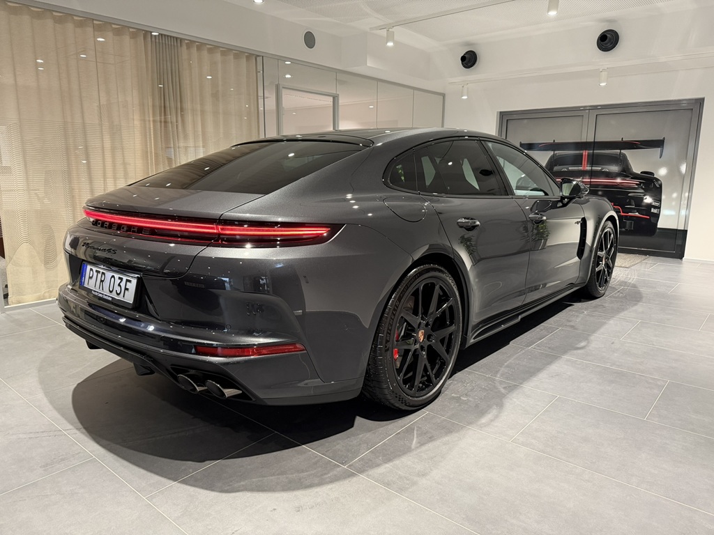 Porsche Panamera PTR03F