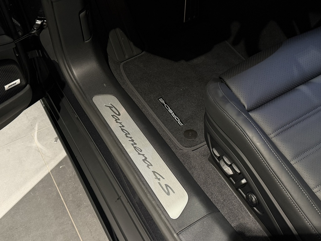 Porsche Panamera PTR03F