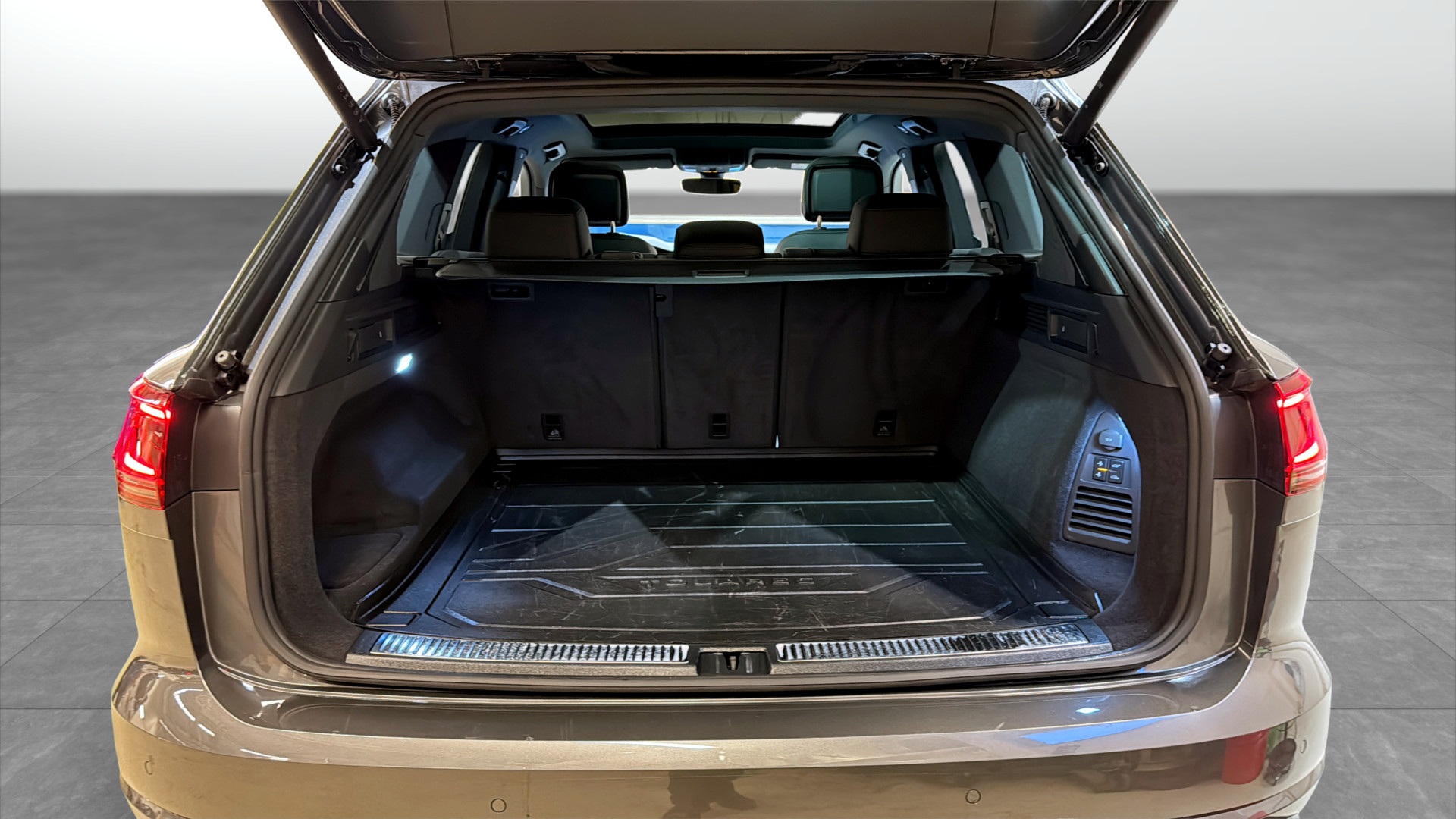 Volkswagen Touareg PYJ06X