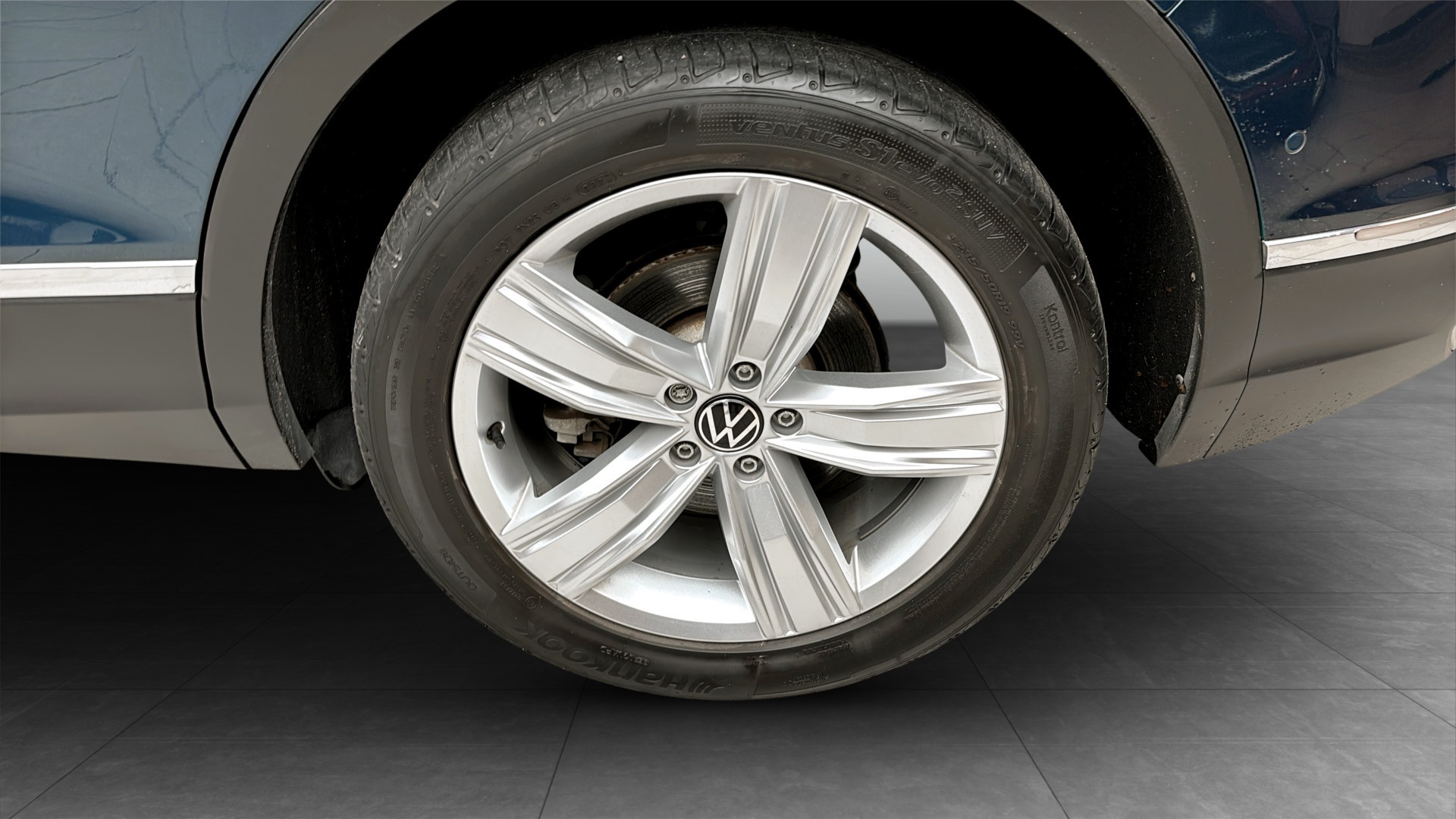 Volkswagen Tiguan PZN74U