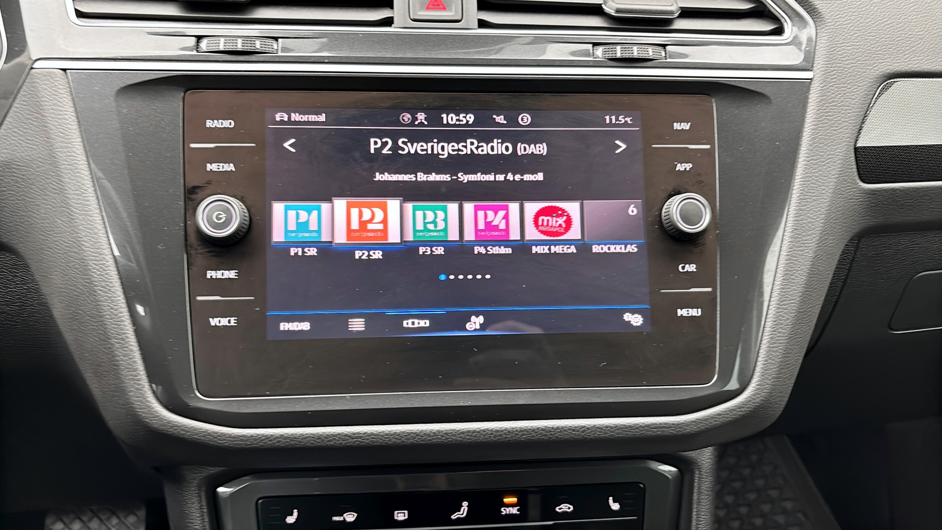 Volkswagen Tiguan PZN74U