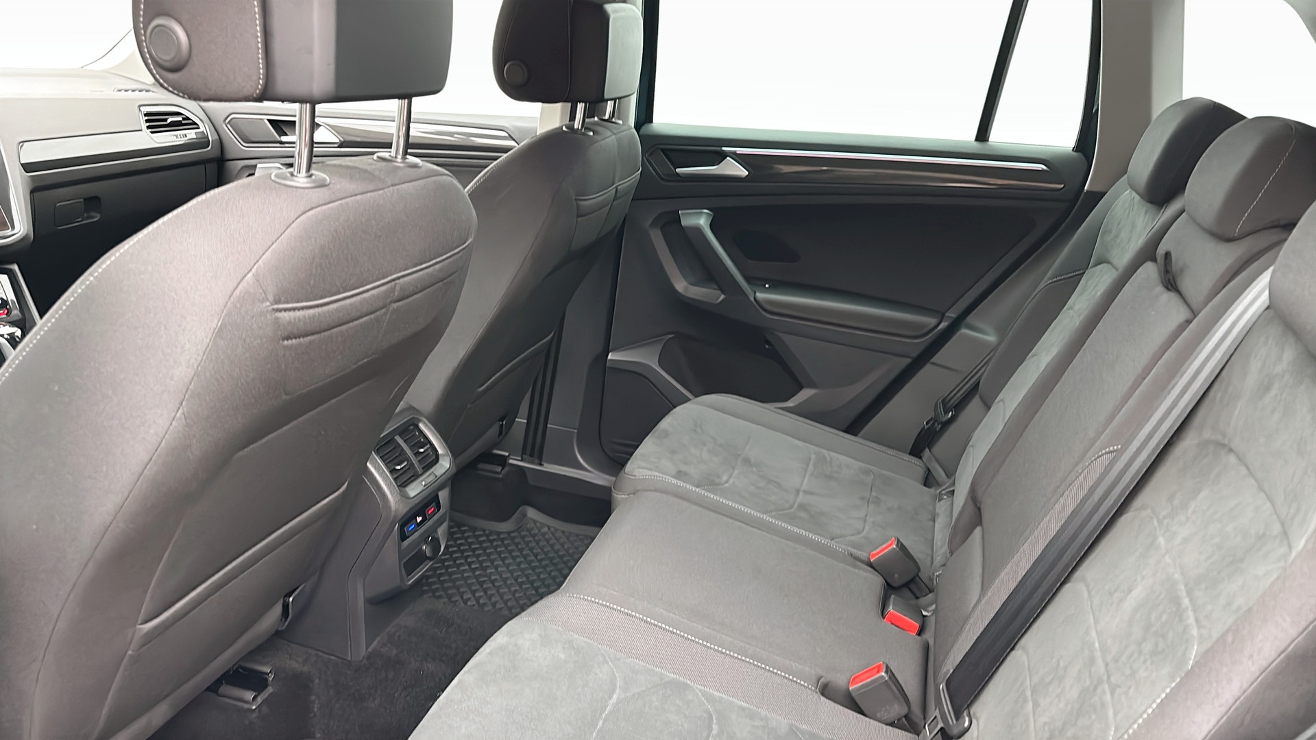 Volkswagen Tiguan PZN74U