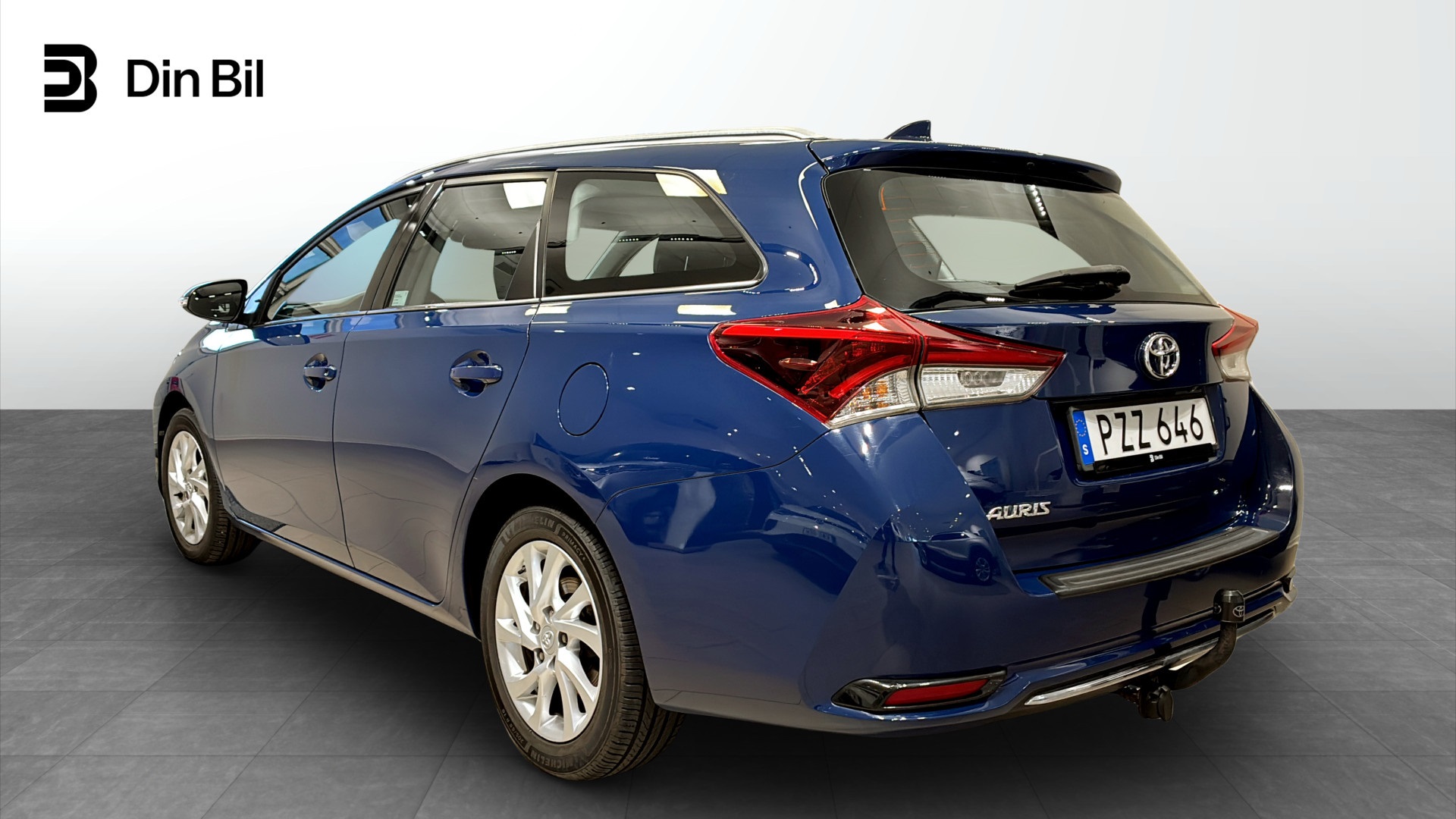 Toyota Auris PZZ646