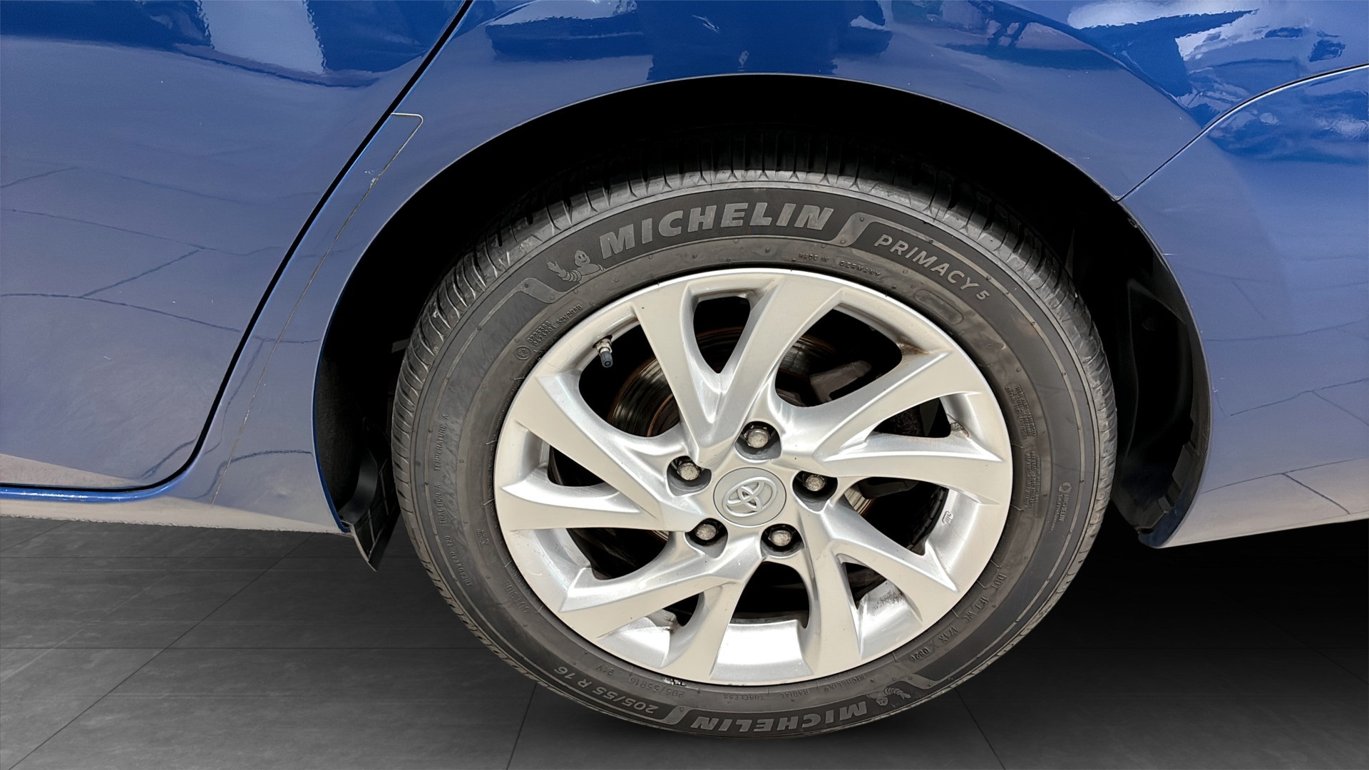 Toyota Auris PZZ646