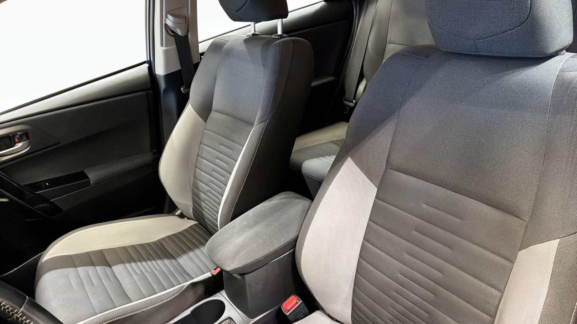 Toyota Auris PZZ646