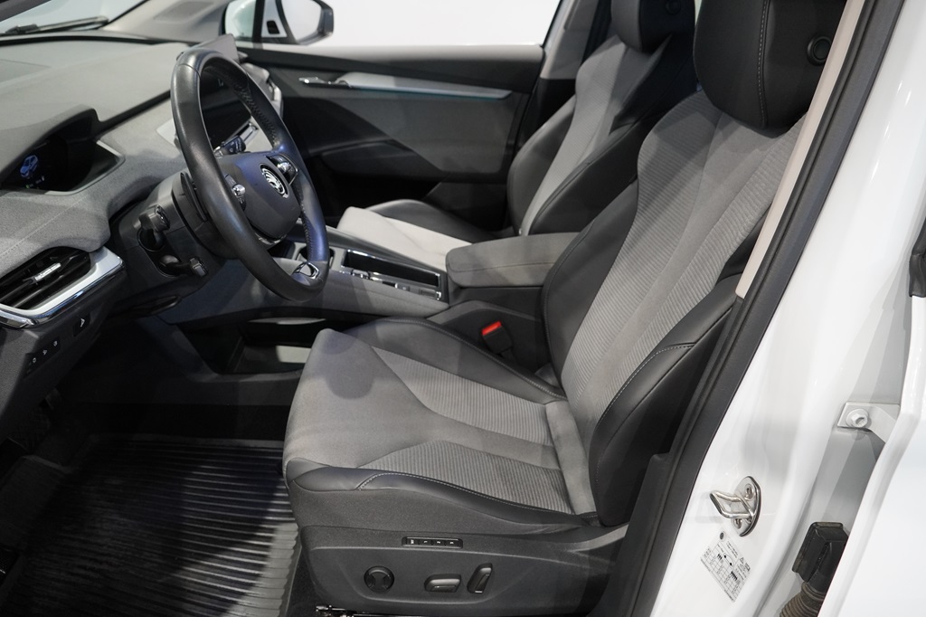 Skoda Enyaq RAL09A