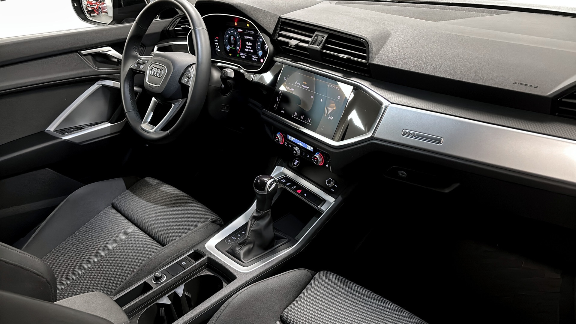 Audi Q3 RCA62N