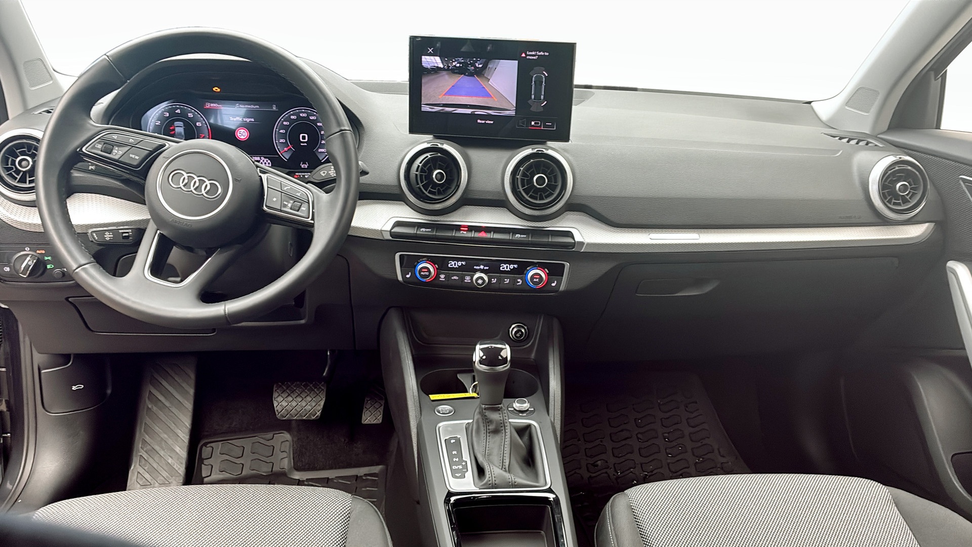 Audi Q2 RCA62W