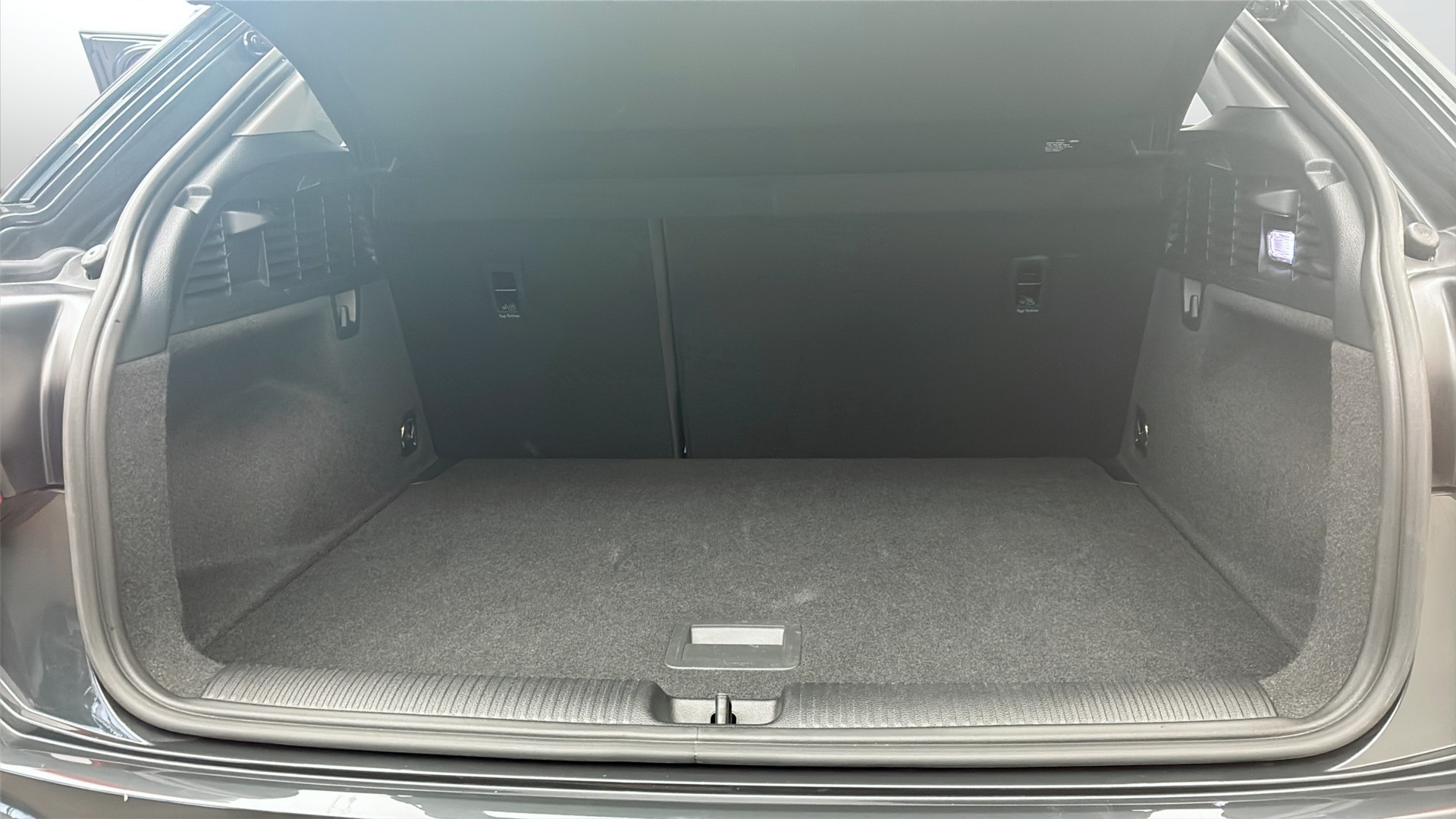 Audi Q2 RCA62W