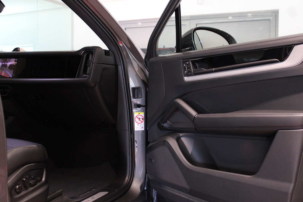 Porsche Cayenne RCB53Y