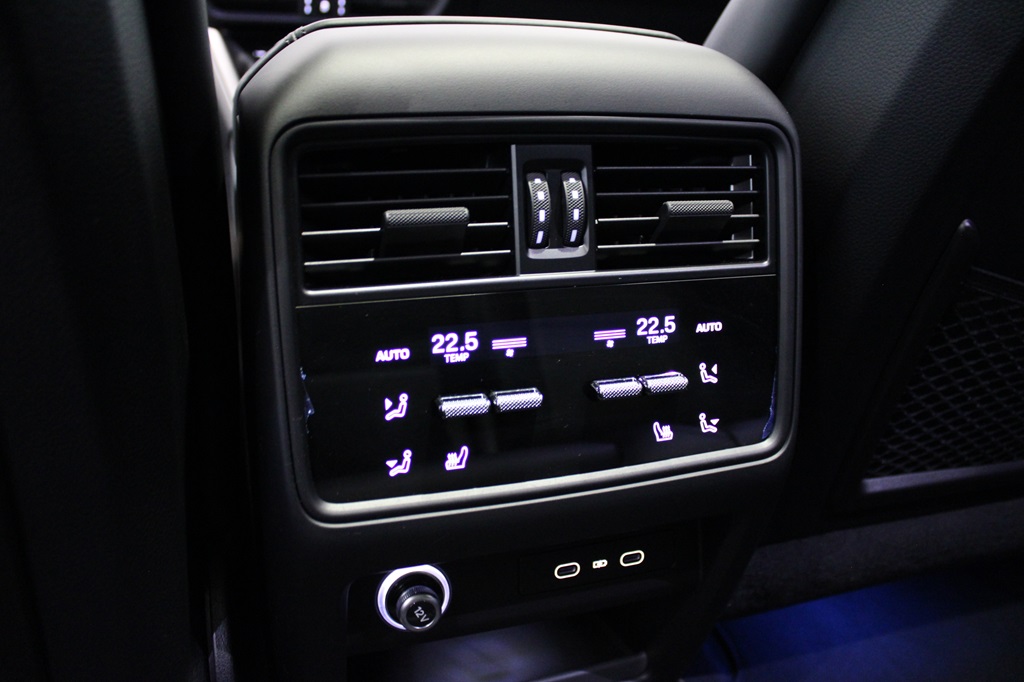 Porsche Cayenne RCB53Y
