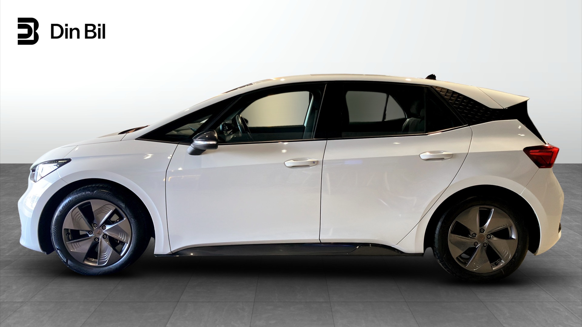 CUPRA Born RCD37M