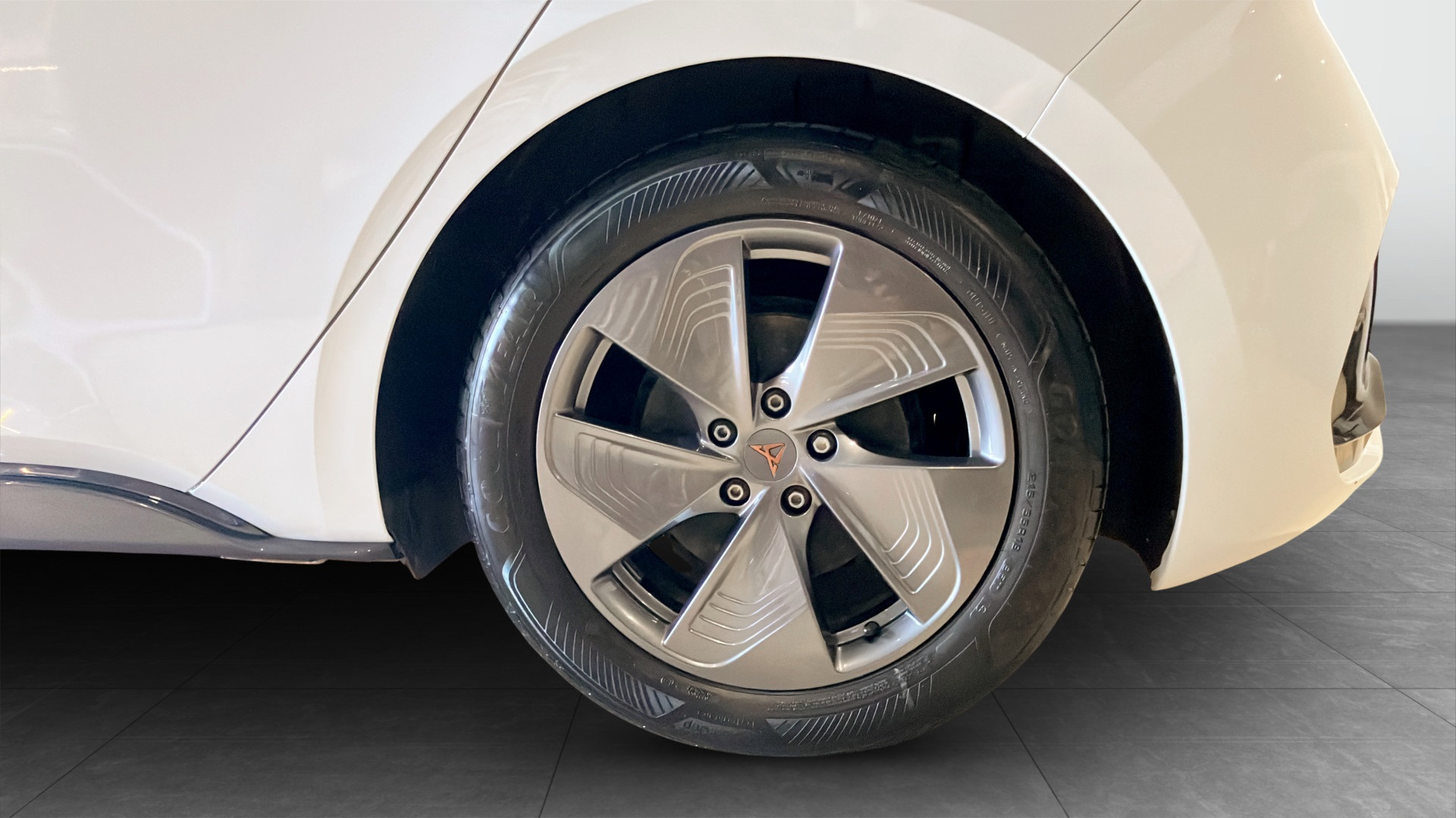CUPRA Born RCD37M