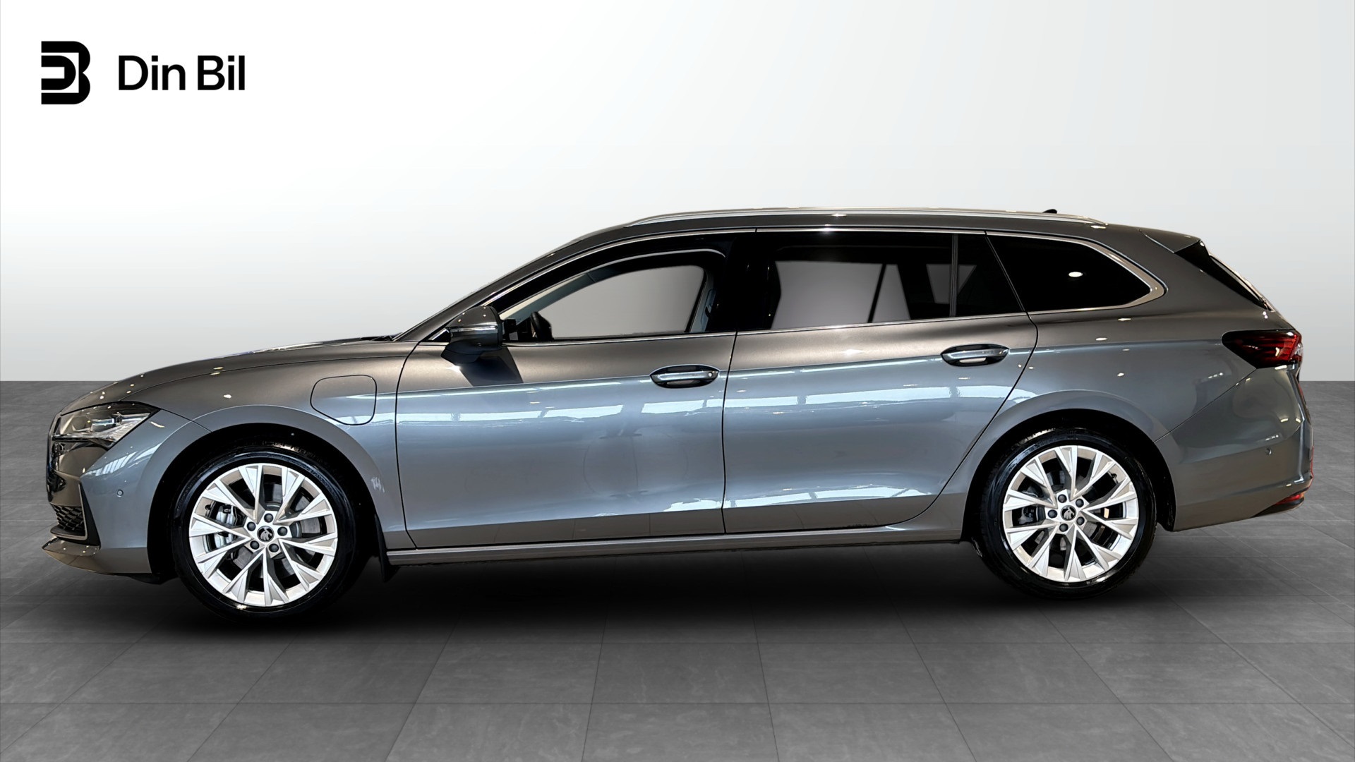 Skoda Superb Combi RCG30K