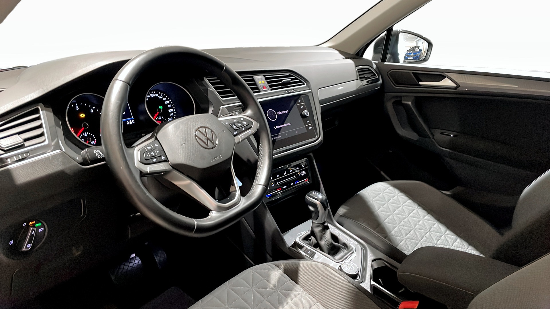 Volkswagen Tiguan RCJ15J