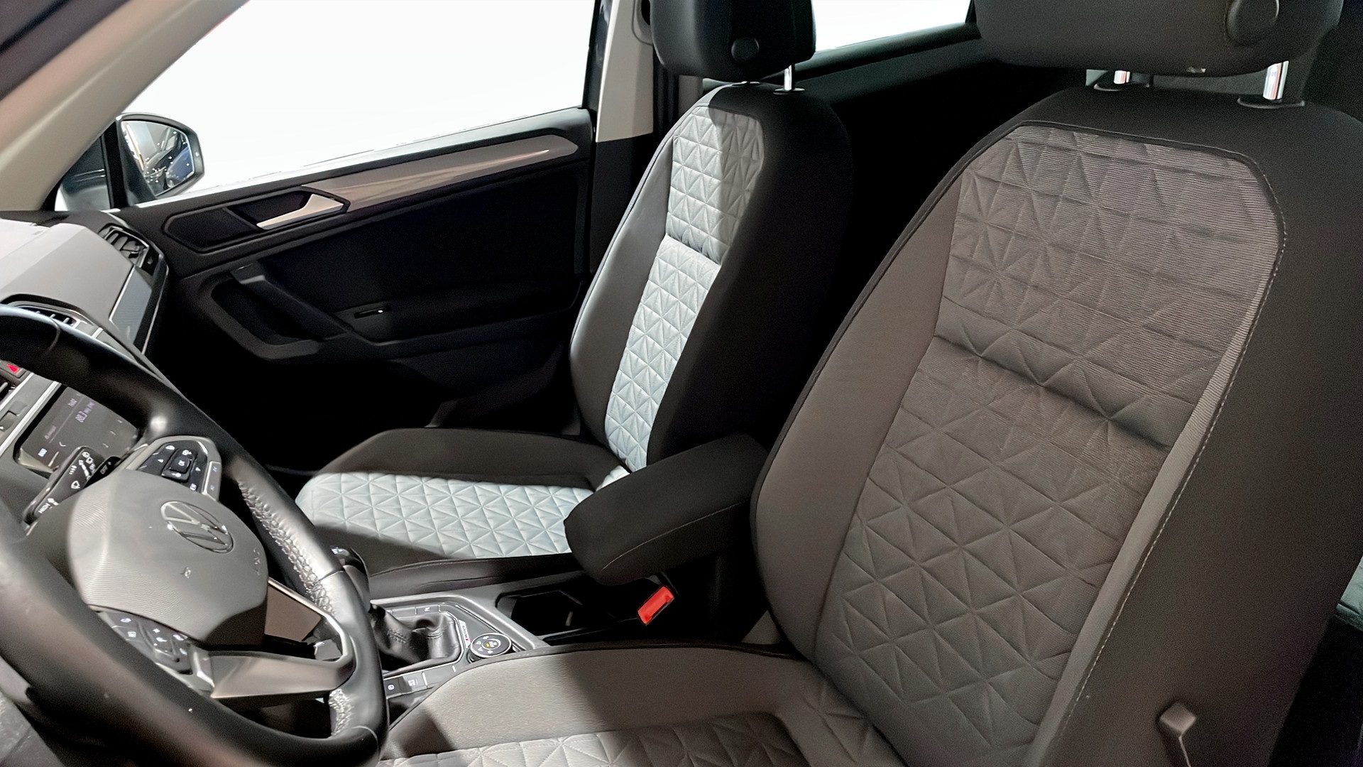 Volkswagen Tiguan RCJ15J