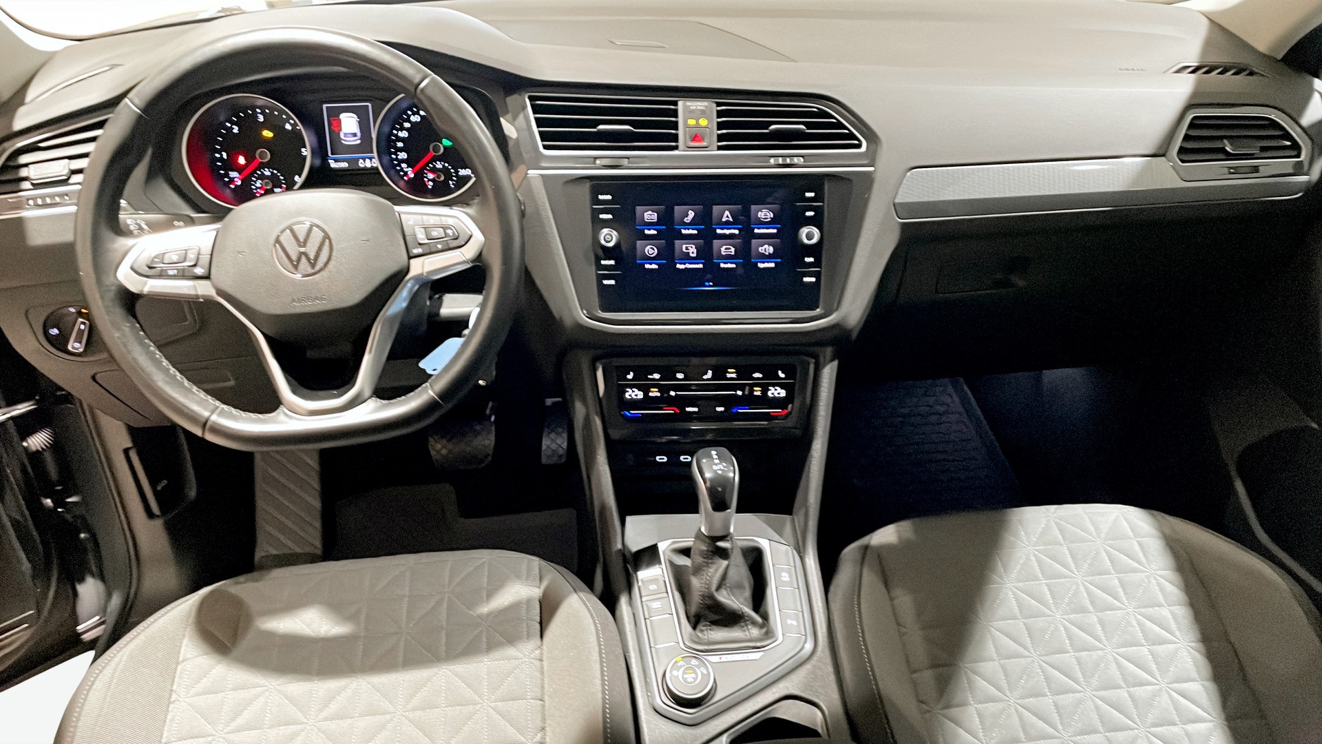 Volkswagen Tiguan RCJ15J
