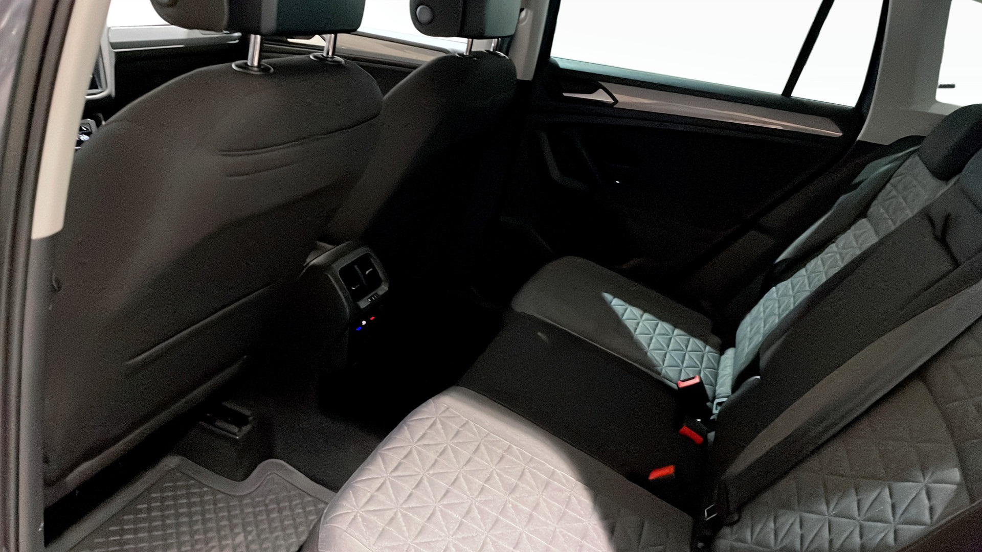 Volkswagen Tiguan RCJ15J
