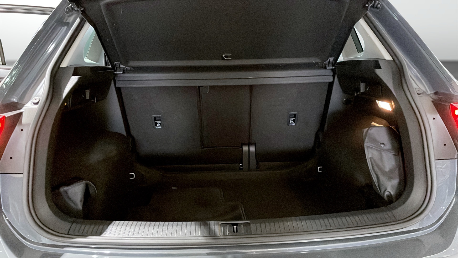 Volkswagen Tiguan RCJ15J
