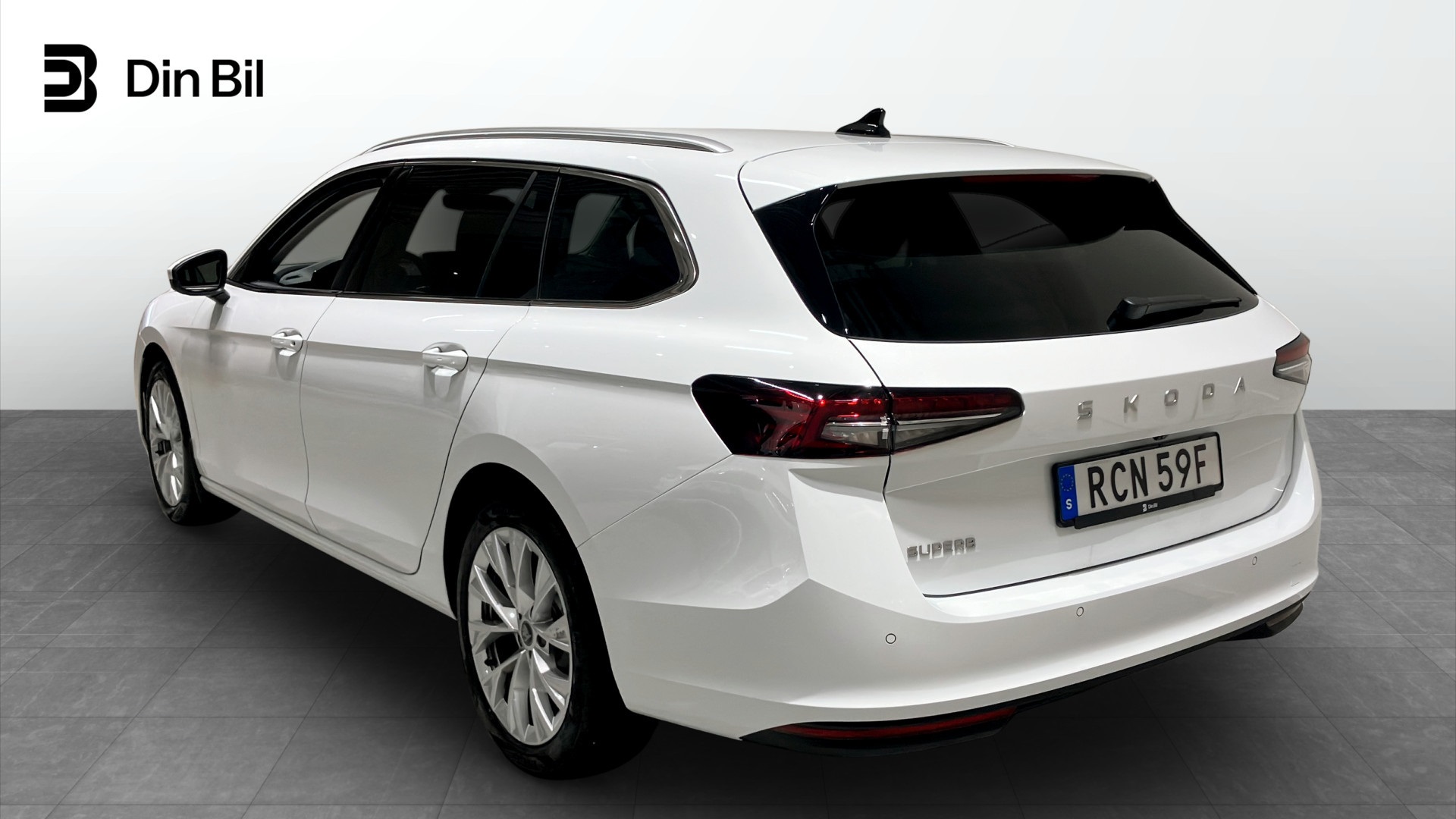 Skoda Superb Combi RCN59F