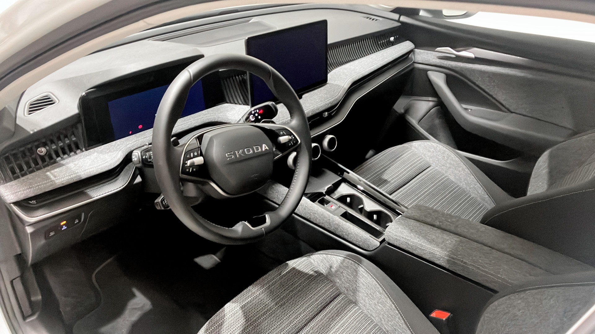 Skoda Superb Combi RCN59F