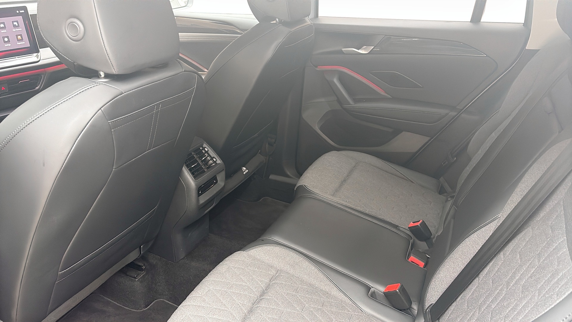 Volkswagen Tiguan RCN87B