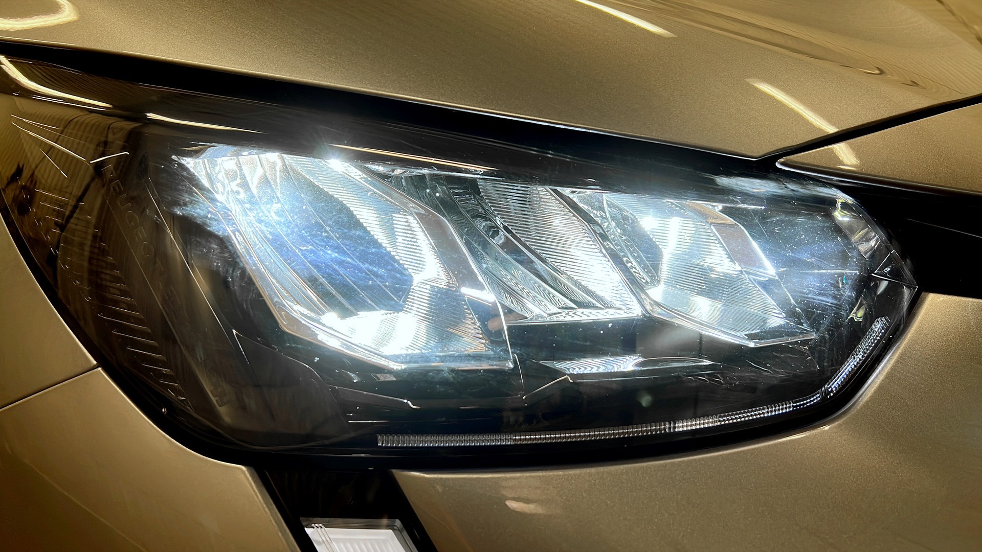 Peugeot e-208 RCR46J