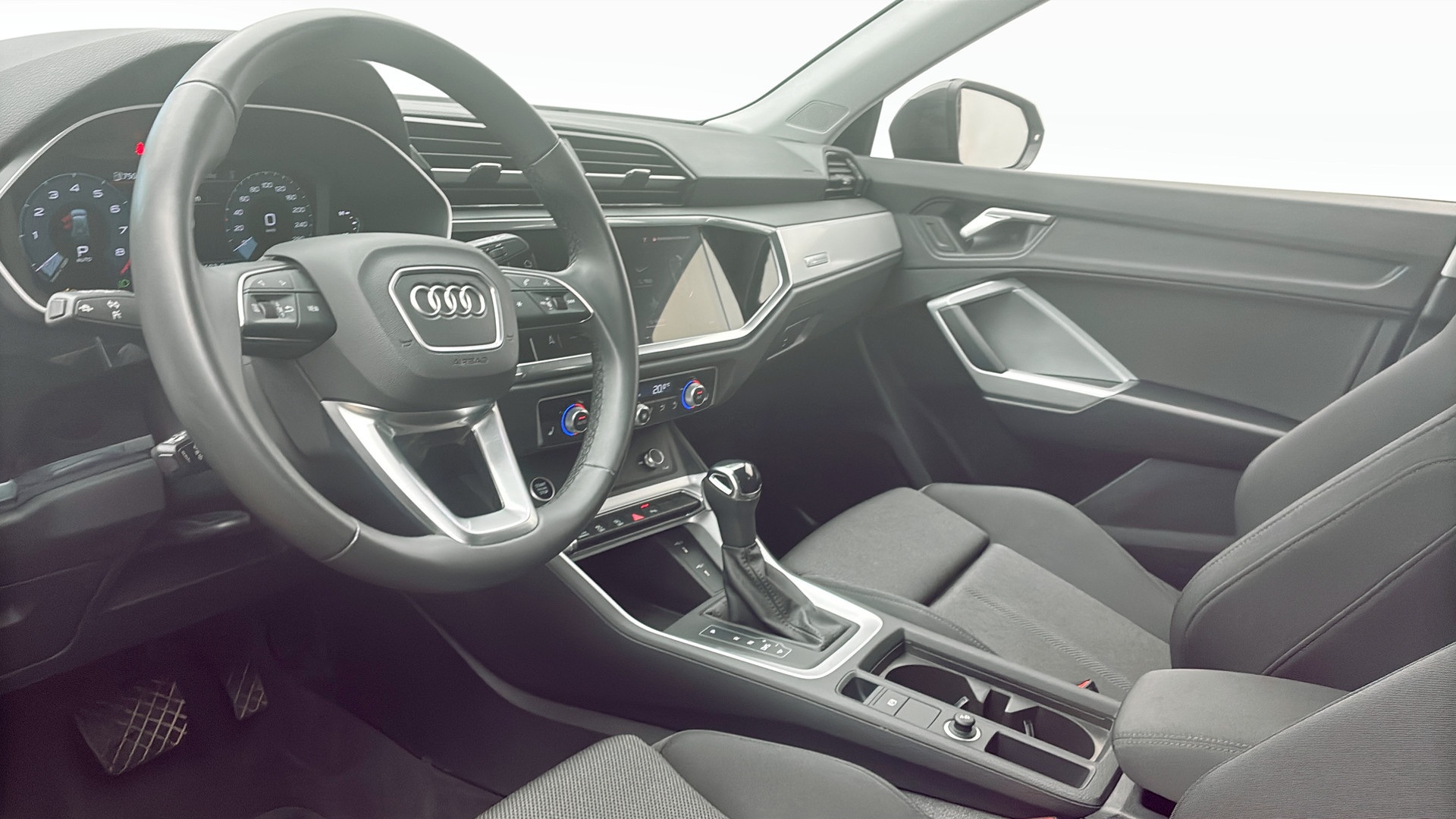 Audi Q3 RCT77G