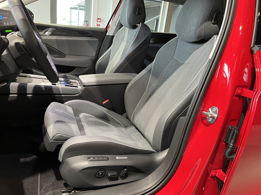 Volkswagen Passat RCU24J