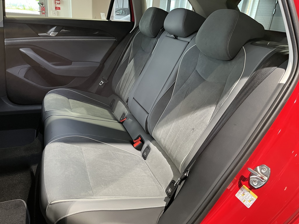 Volkswagen Passat RCU24J
