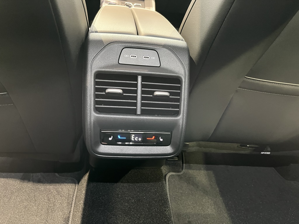 Volkswagen Passat RCU24J
