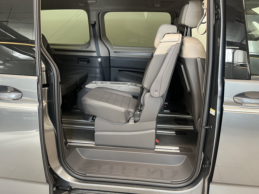 Volkswagen T7 Multivan RCW87C
