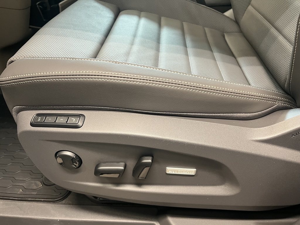 Volkswagen T7 Multivan RCW87C