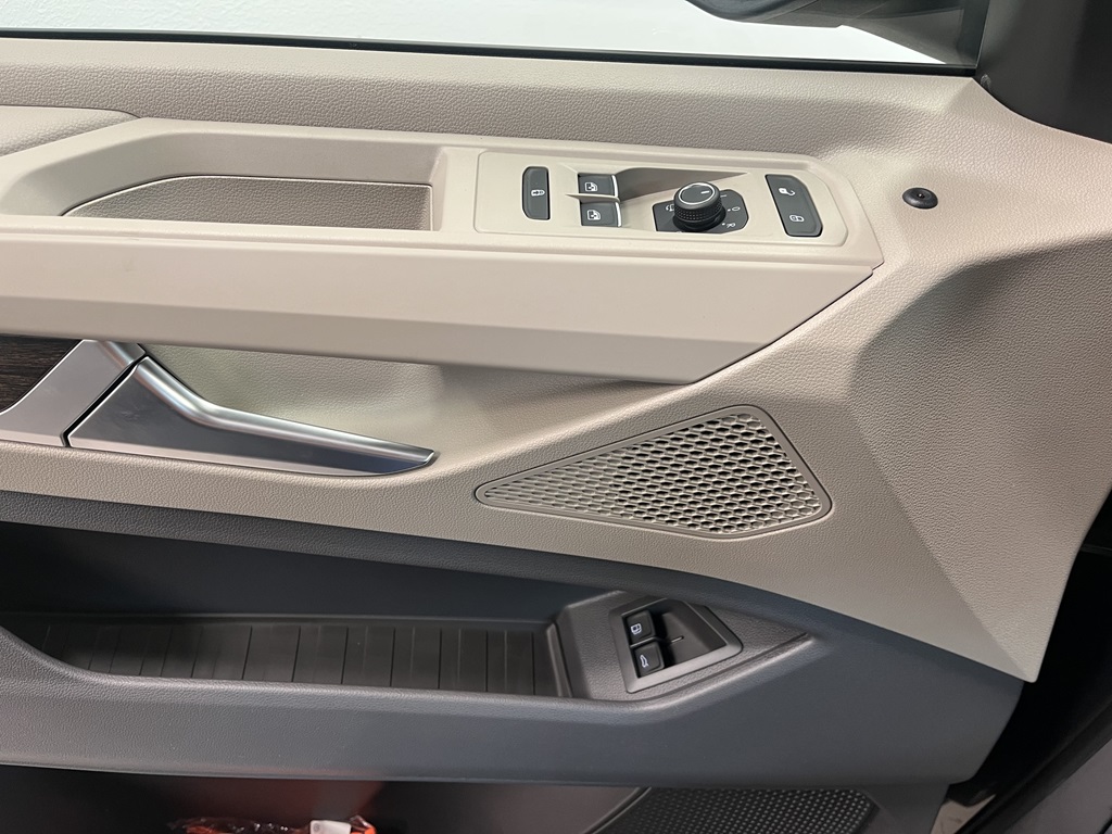 Volkswagen T7 Multivan RCW87C