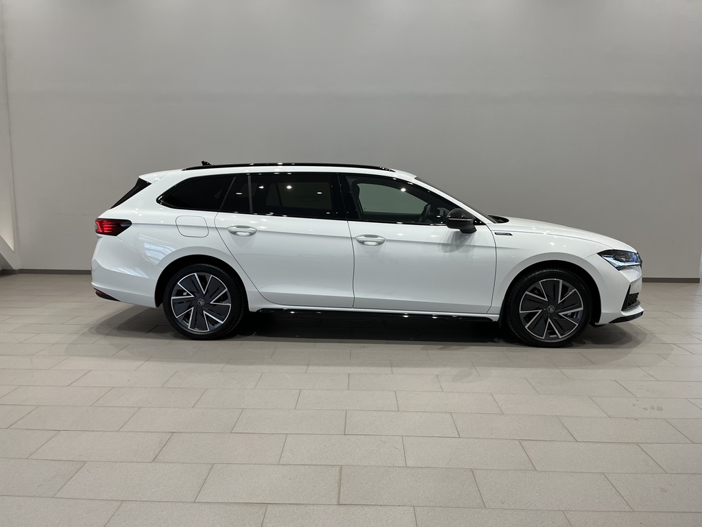 Skoda Superb RCX89B