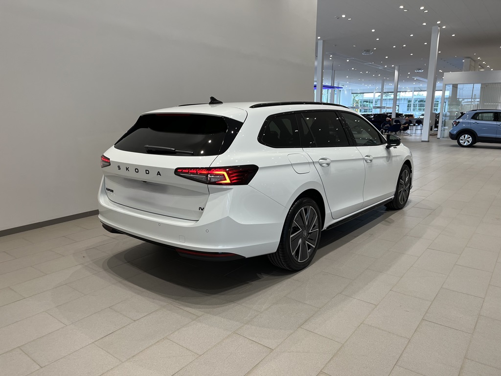Skoda Superb RCX89B
