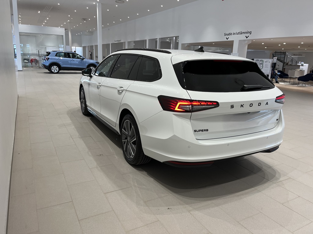 Skoda Superb RCX89B