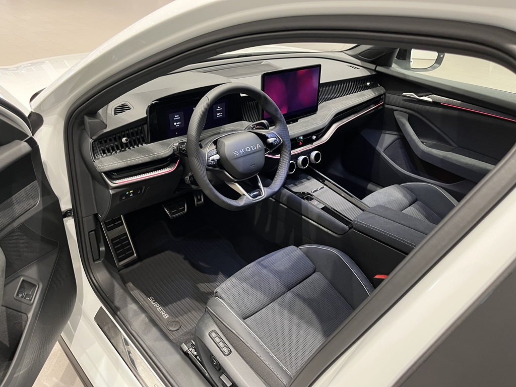Skoda Superb RCX89B